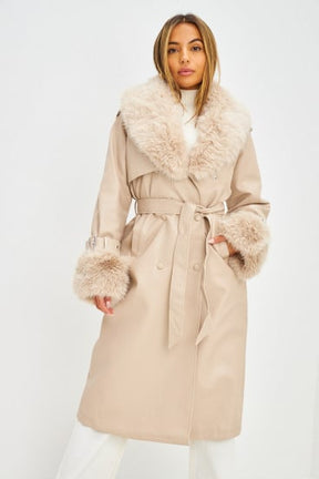 Manteau long en simili cuir beige et fourrure