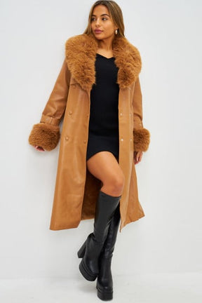 Manteau long en simili cuir camel et fourrure