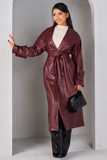 Manteau bordeaux en simili cuir ceinturé