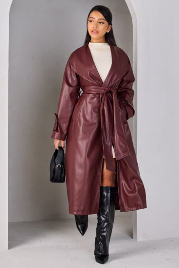 Manteau bordeaux en simili cuir ceinturé