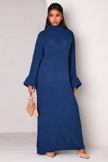 Robe bleue en maille côtelé à col montant